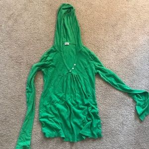 Women’s long sleeve pull over